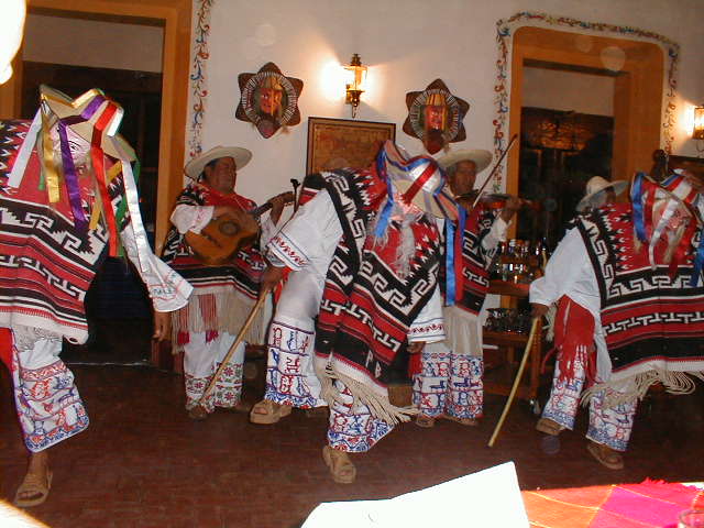 22-6-00 Mexicansk trsko dans